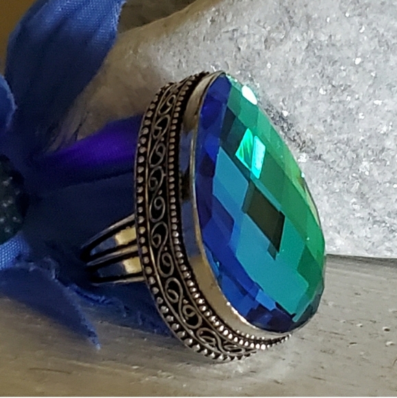 Jewelry - 🦋 RAINBOW TOPAZ RING